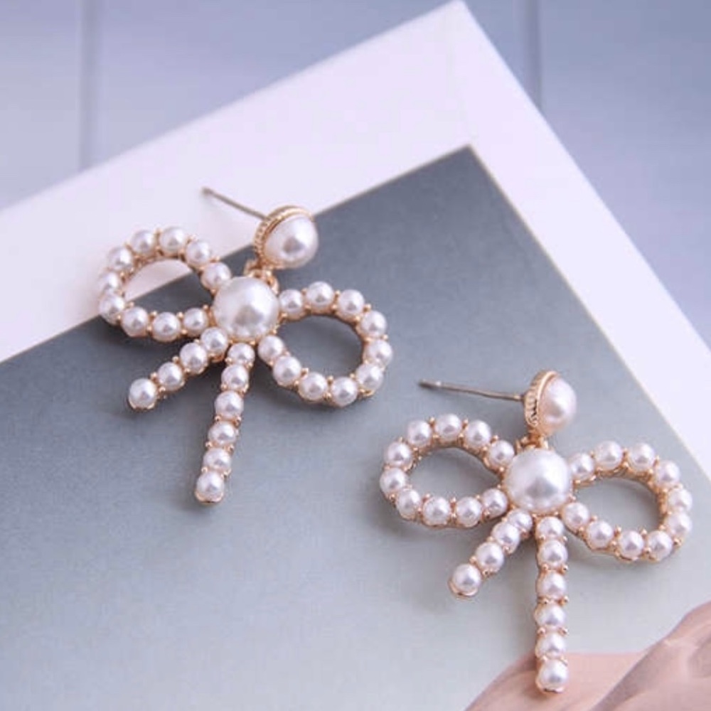 Serene Pearl Bow Earrings